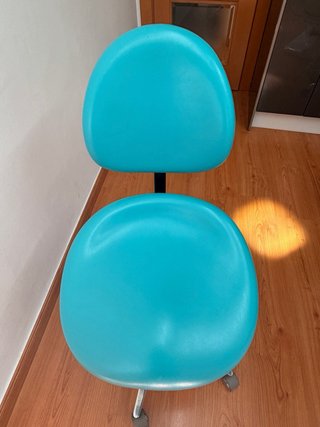 Silla de dentista color turquesa