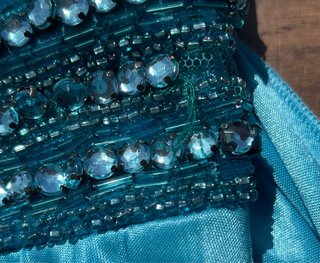 Vestido azul con pedrería