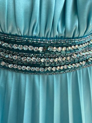 Vestido azul con pedrería