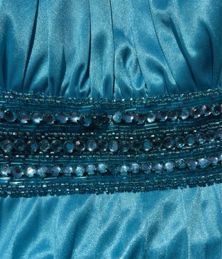 Vestido azul con pedrería