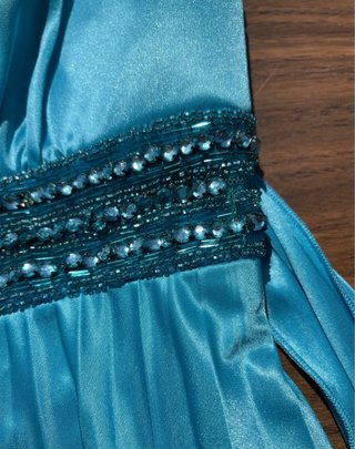 Vestido azul con pedrería
