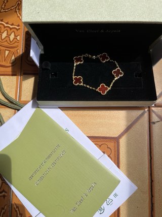 Pulsera Van Cleef & Arpels Oro y Rojo