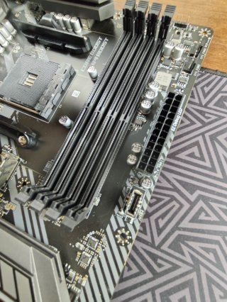 MSI MAG B550 Tomahawk AM4