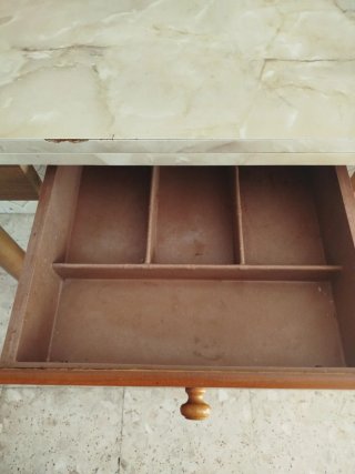 Mesa de cocina extensible de madera y mármol