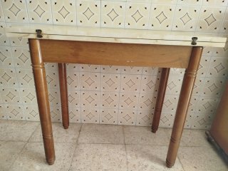 Mesa de cocina extensible de madera y mármol