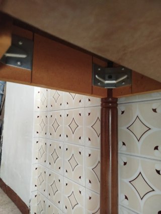 Mesa de cocina extensible de madera y mármol