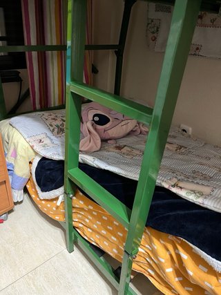 Litera metálica verde con somier de madera plegabl