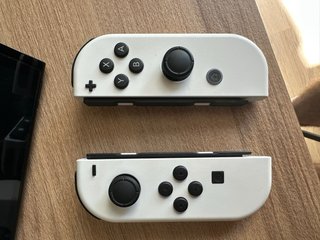 Nintendo Switch OLED Bianca con gioco Pokémon