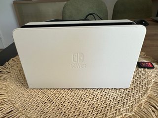 Nintendo Switch OLED Bianca con gioco Pokémon
