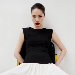 Vestido negro y blanco sin mangas