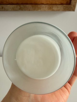 Jarrón minimalista de cristal blanco