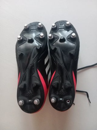 Botas de fútbol Adidas Negras y Rojas