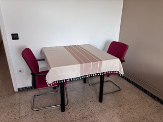 Mesa comedor con cajones y 2 sillas