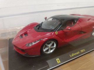 Modellino Ferrari LaFerrari 1:24