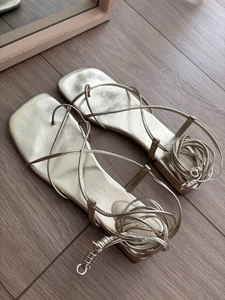 Sandalias doradas para evento