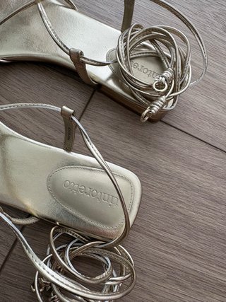 Sandalias doradas para evento