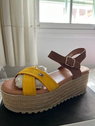 Sandalias Tommy Hilfiger esparto amarillas