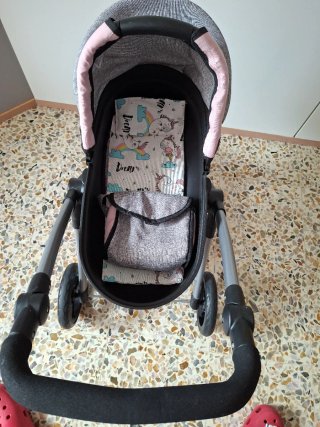 Silla de paseo para muñecas Incluido ropa y muñeco