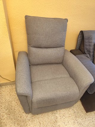 Sillón relax eléctrico con mando, elegante.