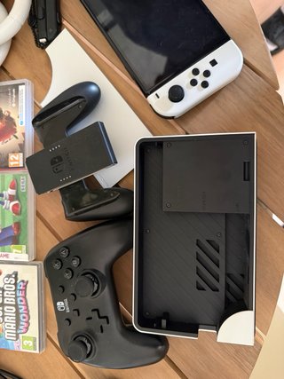 Nintendo Switch OLED + Accessori + giochi.