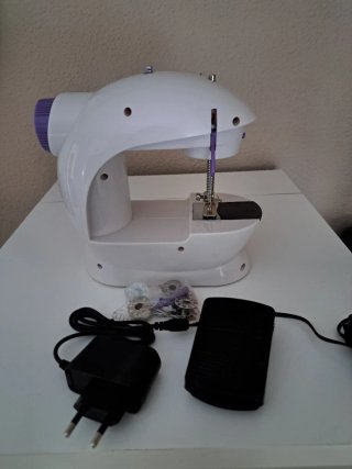 Mini Máquina de Coser Eléctrica SM-202A