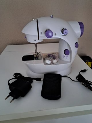 Mini Máquina de Coser Eléctrica SM-202A
