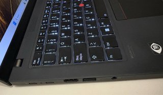 Portátil Lenovo T14s Gen 3 Ryzen 7 6850U