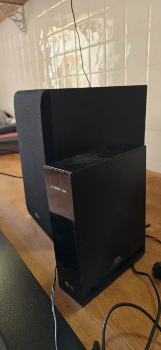Barra de Sonido LG SJ4R con subwofer y altavoces
