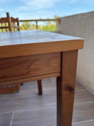 Mesa de comedor de madera con 4 sillas