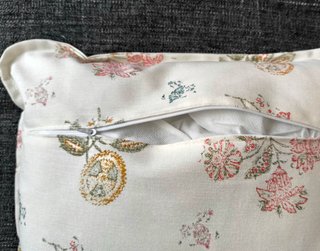 Confezione di due cuscini decorativi (NUOVI)
