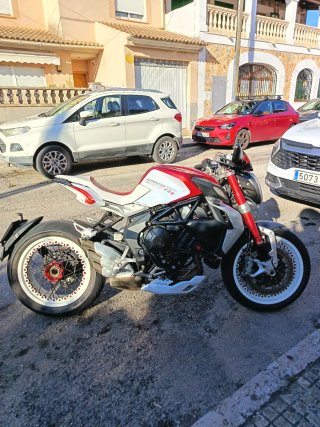 MV Agusta Dragster 800 RR Roja y Blanca