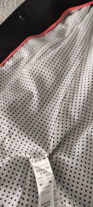 Gabardina moderna negra Mango Talla S,