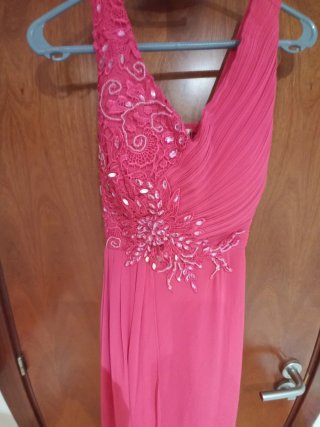 Vestido rosa largo con pedrería