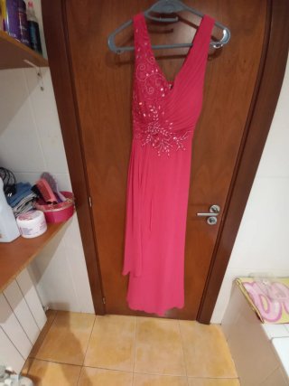 Vestido rosa largo con pedrería
