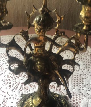Coppia di candelabri in bronzo con figure