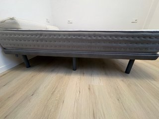 Conjunto colchón y base tapizada 135