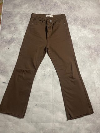 Pantalón marrón Stradivarius