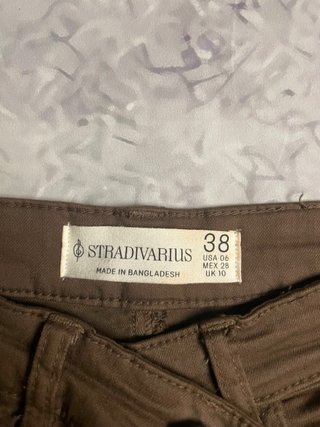 Pantalón marrón Stradivarius
