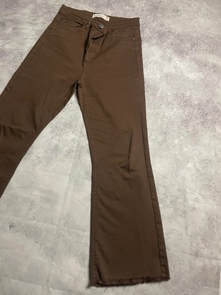 Pantalón marrón Stradivarius