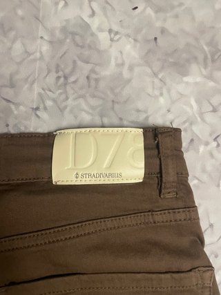 Pantalón marrón Stradivarius