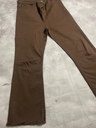 Pantalón marrón Stradivarius