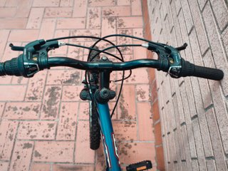 Bicicleta de montaña azul 24"