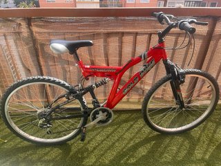 Bicicleta de Montaña Roja MTB