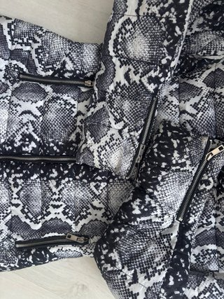 Chaqueta Zara Invierno Estampado Serpiente