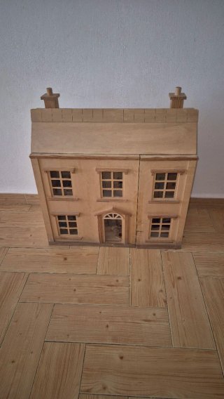Casita de muñecas de madera