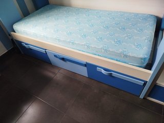 Litera juvenil azul y blanca, precio negociable