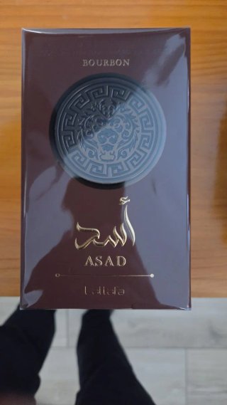 Perfume Lattafa Asad Bourbon.