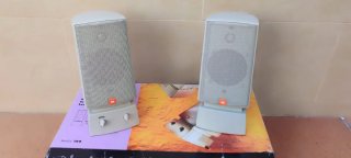 Altavoces multimedia JBL compactos