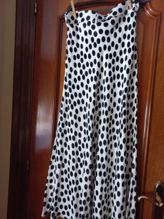 Falda lunares blanca y negra