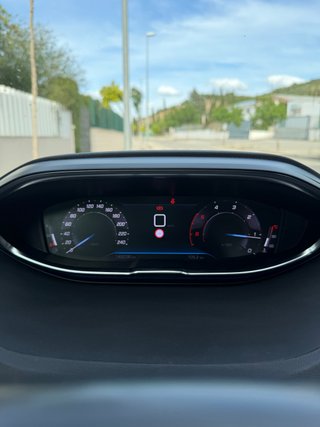 PEUGEOT 3008 1.5 HDi 130CV – 2021 (con HISTORIAL)